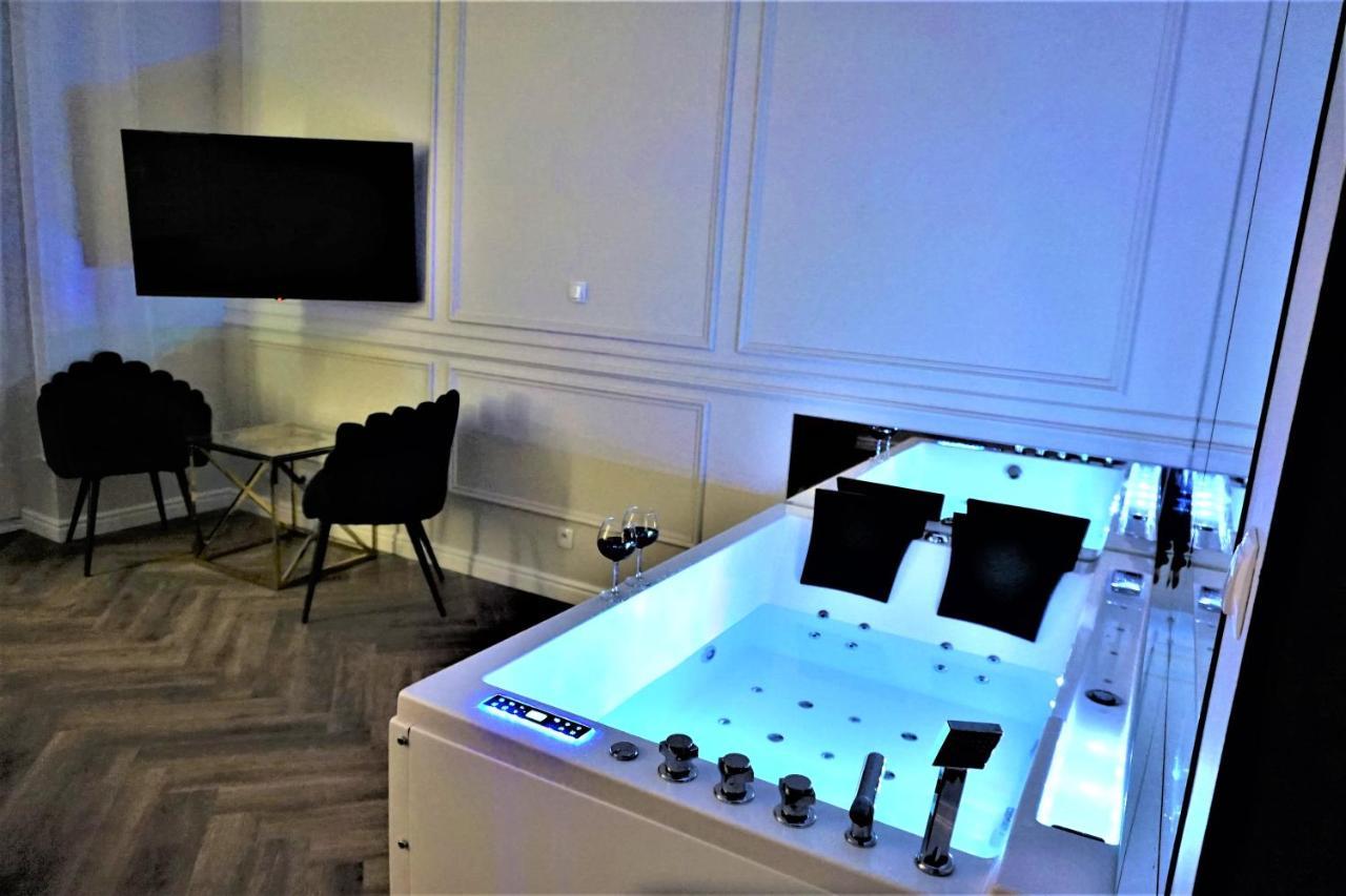 Luxury Jacuzzi Apartment คราคูฟ ภายนอก รูปภาพ